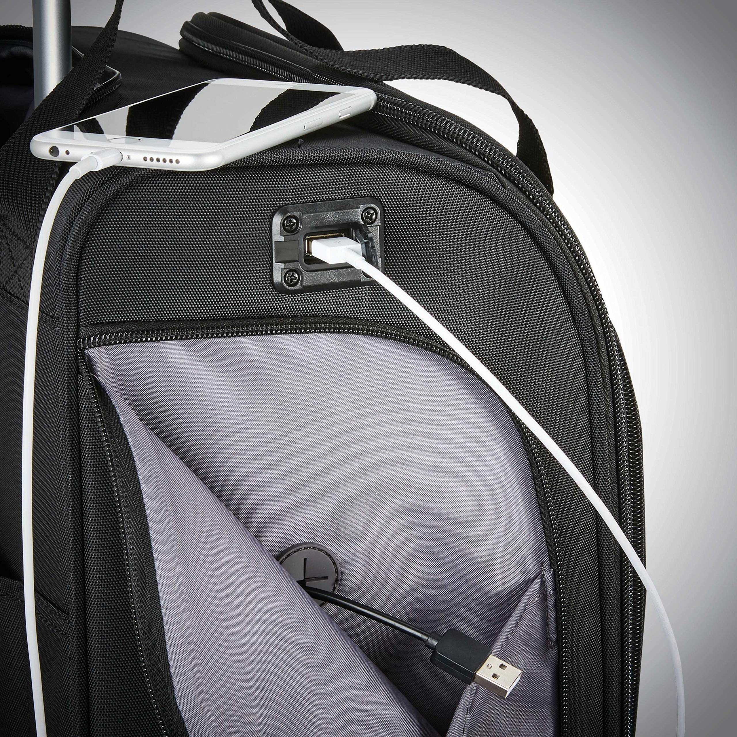 Underseat Carry-on Spinner z USB Port z czarny