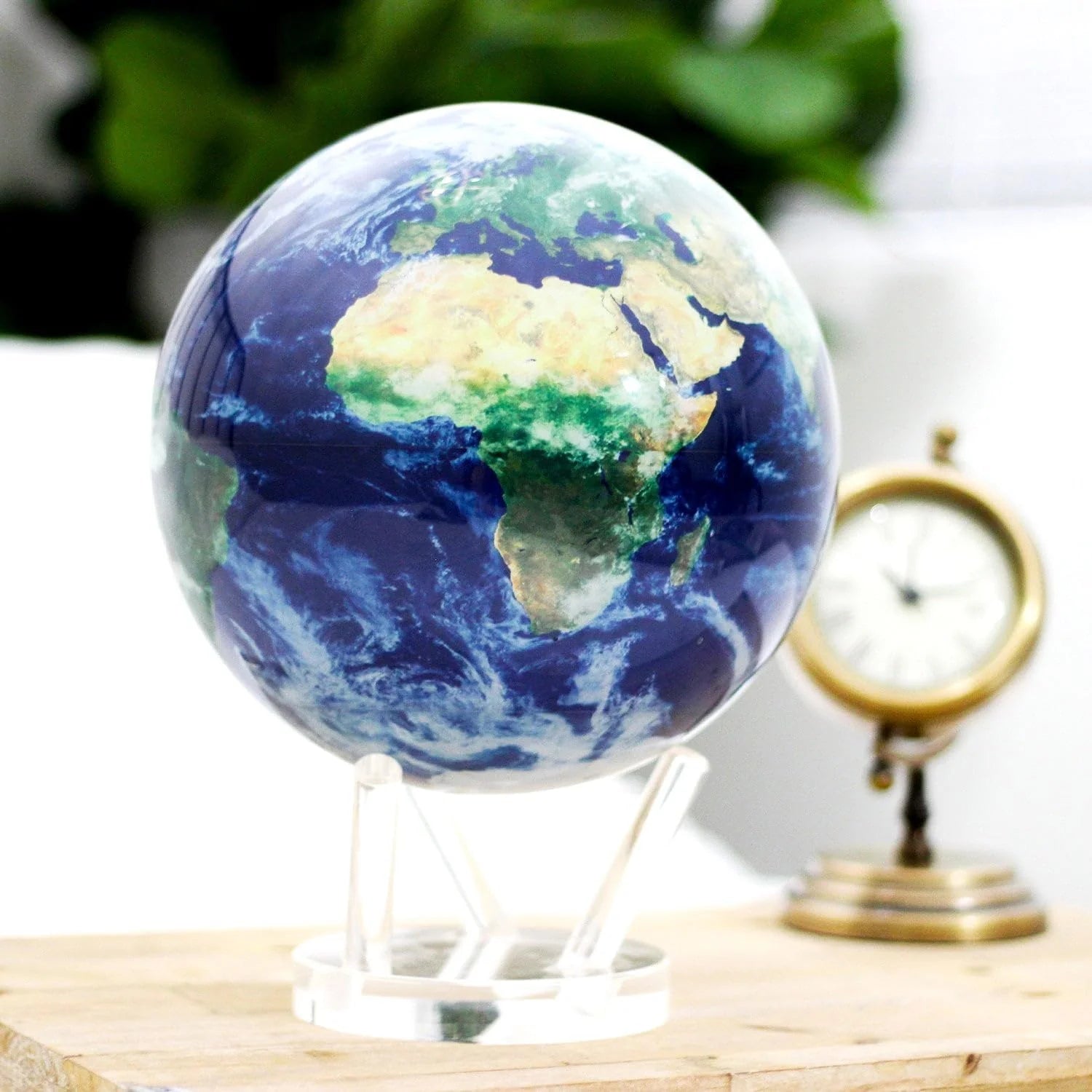 4.5-cali Self-rotating Globe Earth z Clouds z światło zasilany