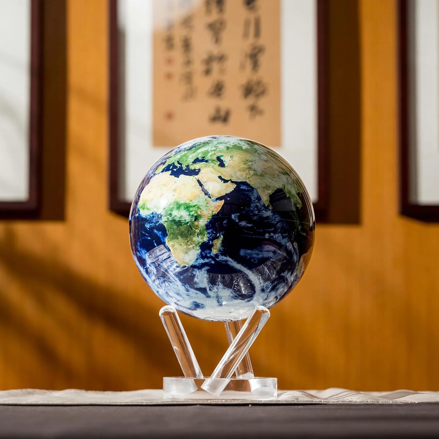 4.5-cali Self-rotating Globe Earth z Clouds z światło zasilany