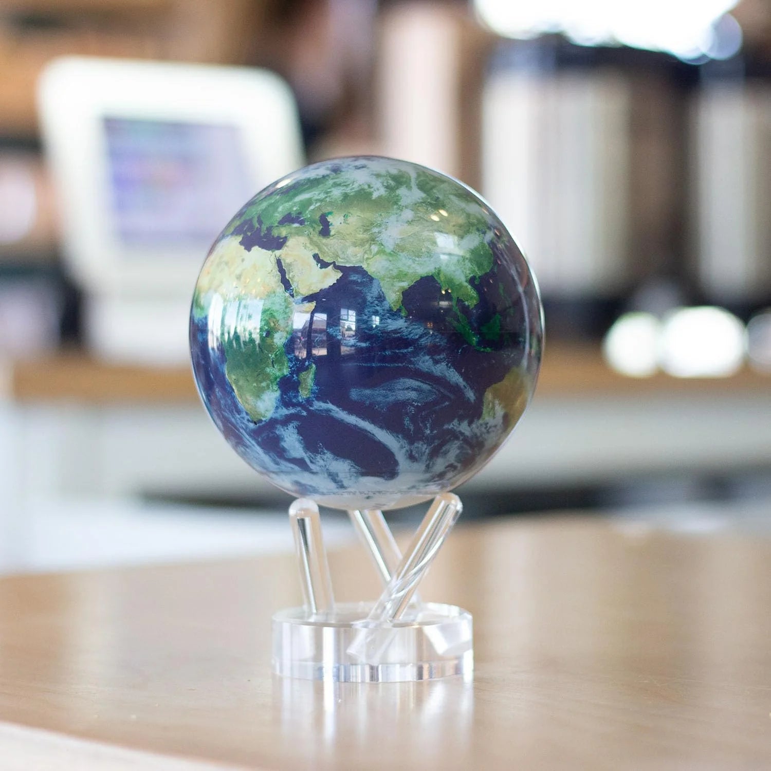 4.5-cali Self-rotating Globe Earth z Clouds z światło zasilany